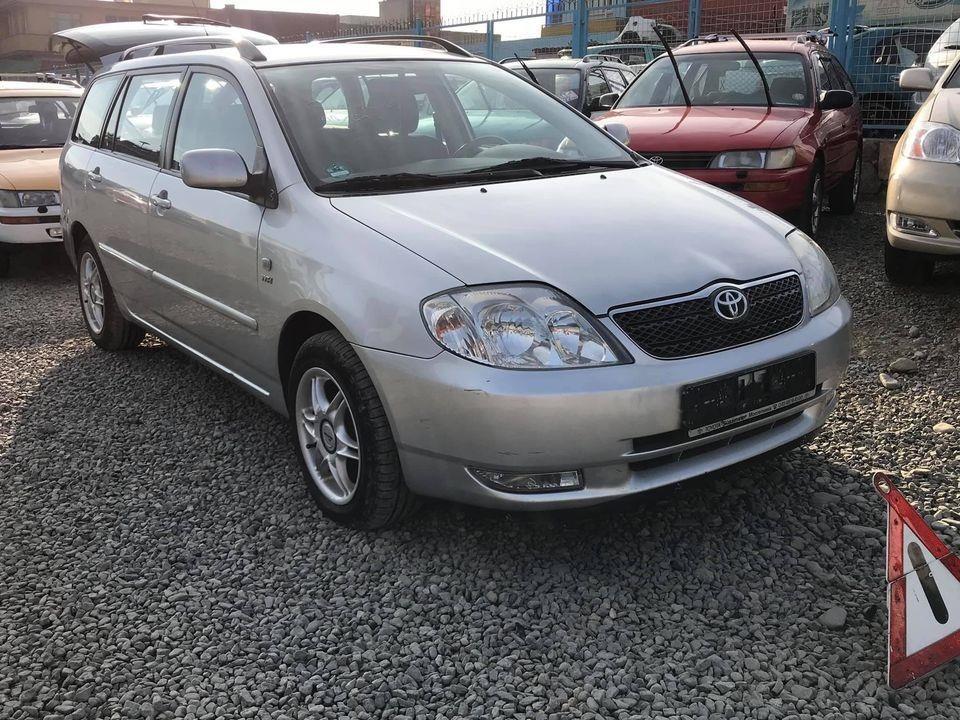 Toyota-Fielder-2003