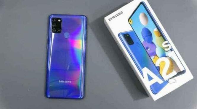 رنگ سیاه حافظه 64 gb رم 6 gb همرای کارتن ورنتی کارت بیدون ه