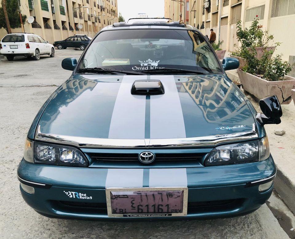 Toyota-Corolla-saloon-1995