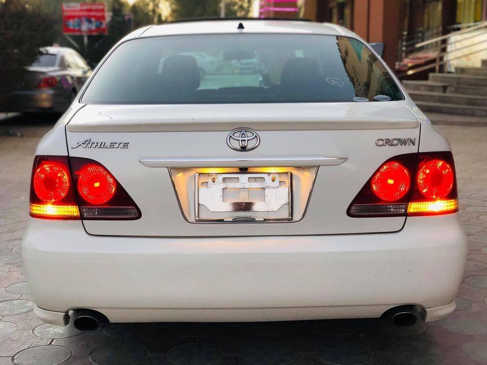 Toyota-Crown-Atlete