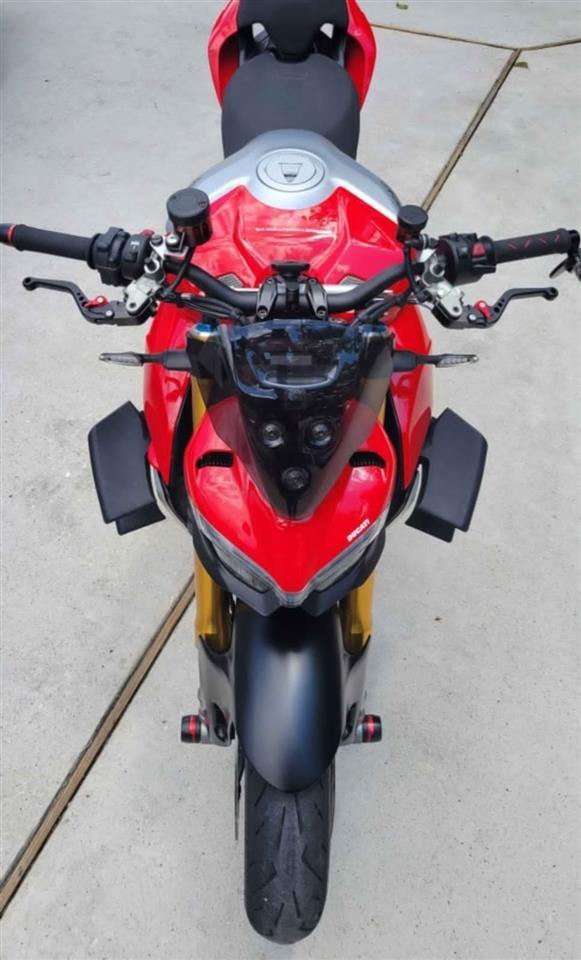 2020-Ducati-street-firter-V4S