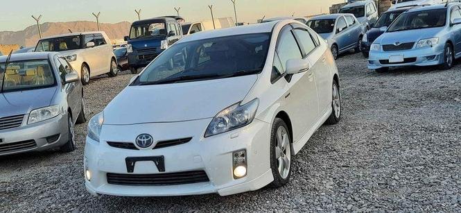 HBRID PRIUs 2010 modal nawareida Pal whiet rang 1800 CC j