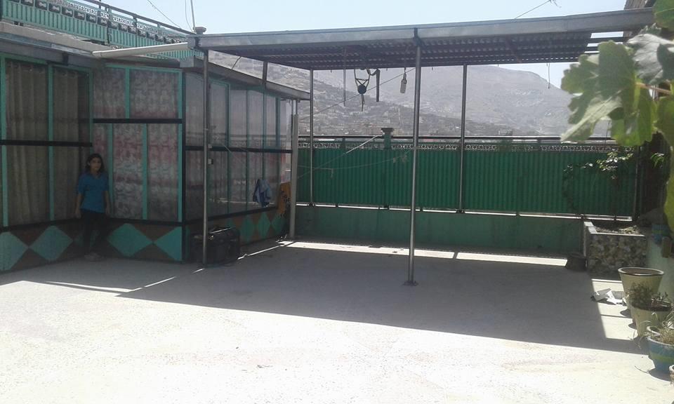 آپارتمان-گروی-لب-سرک