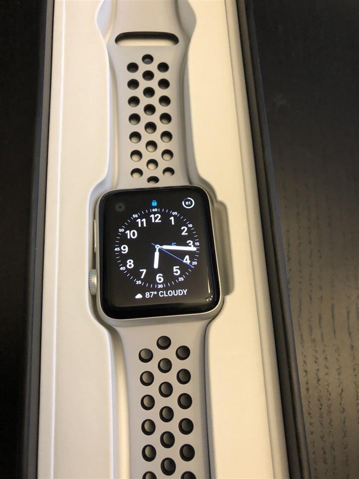 42mm-Space-Gray-Aluminium-Case-with-Black-Pure