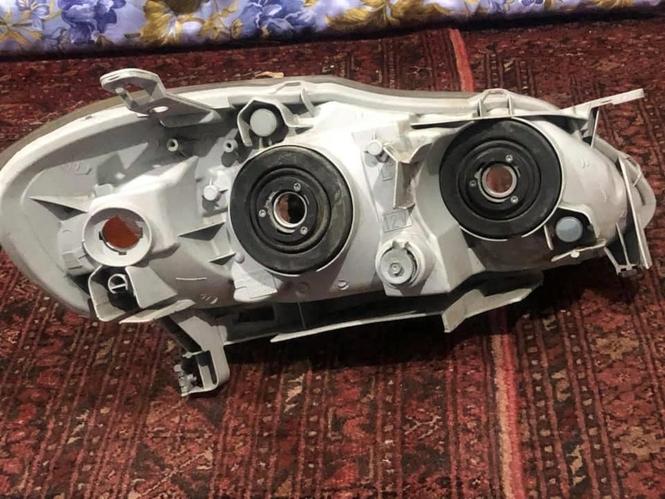چراغ پیش روی از کرولا مادل از ۲۰۰۰ بالاتر است قی