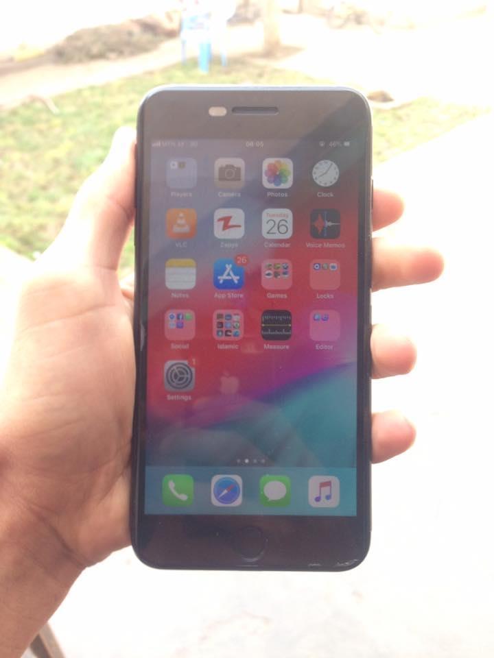 7plus-256-gb-jet-black