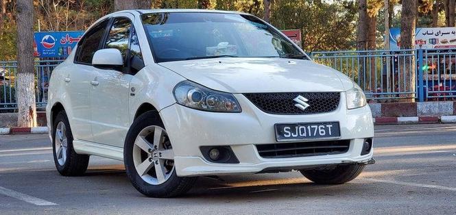 سوزاکی sx4 بدون کات ثابت وتمیز