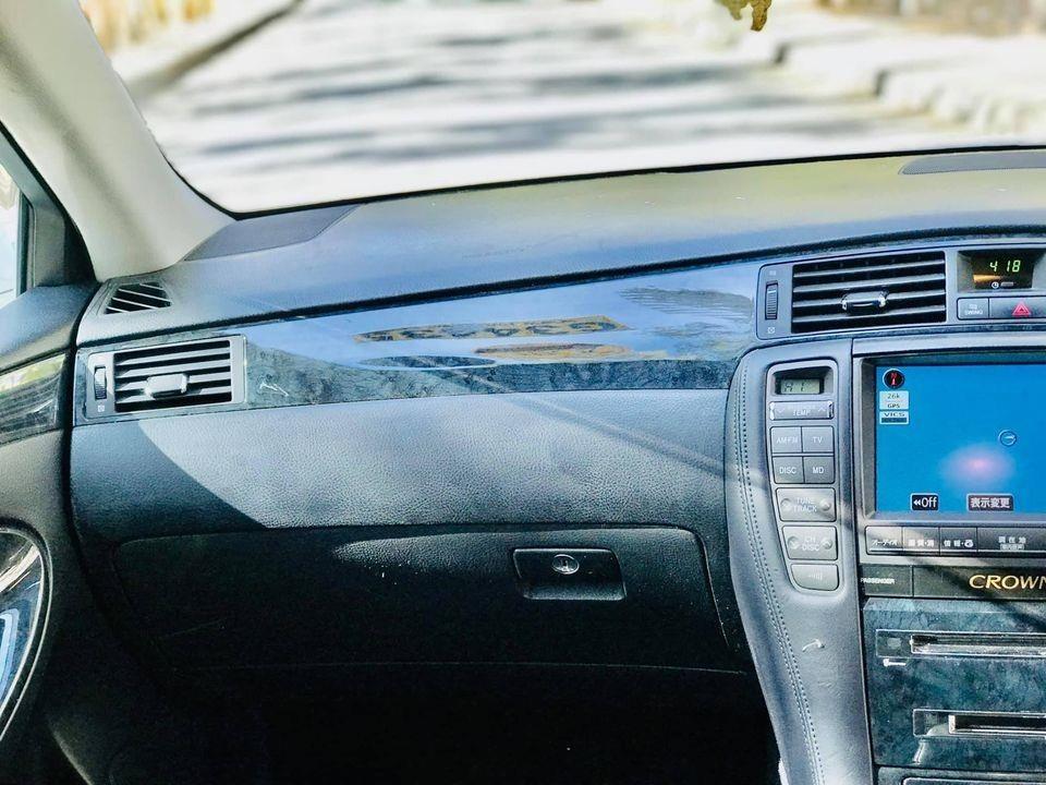 Toyota-Crown-Atlete