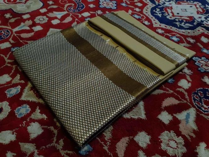 ښایسته چوکاټی غاړه راغلی ده نوی نخشه اونوی رنک اواصلی 5متره