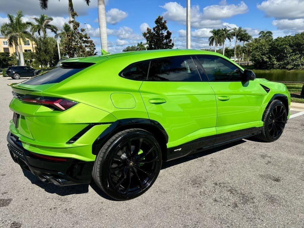 Lamborghini-Urus-S-AWD-2024-Low-Kilometer