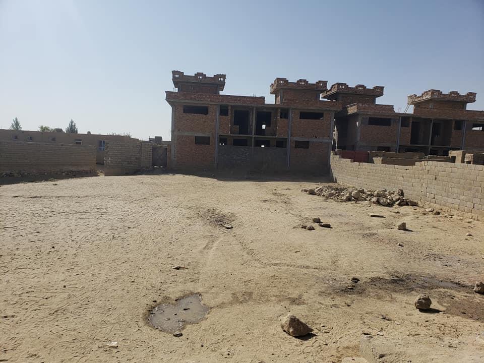زمين-فروش