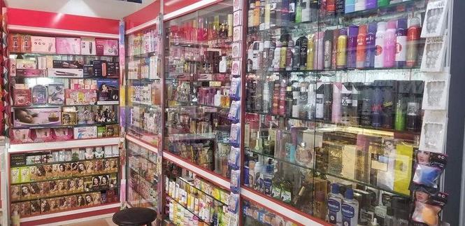 فروش عاجل دیکوریشن لوازم آرایشی و بنجاره وساعت0786575783 0