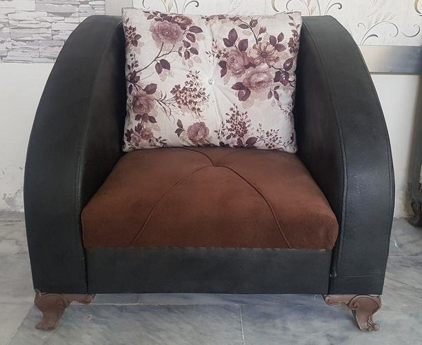 یک سیت کوچ ۷ نفره کاملا"جدید همراه با دو میز 0729795600