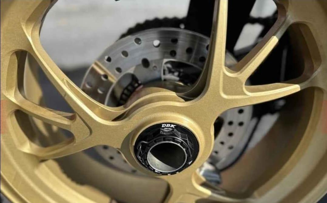 2020-Ducati-street-firter-V4S