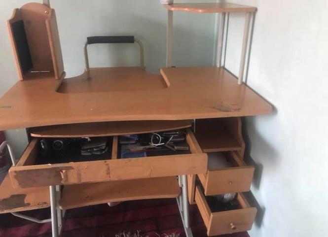 میز کامپیوتر ۲۰۰۰ افغانی