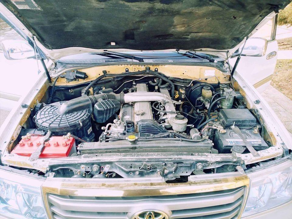Toyota-Land-Cruiser--GXR-