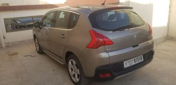 نوم:peugeotماډل 2011رنګ نقرییڅلورسلندره پطرول اتومات0706
