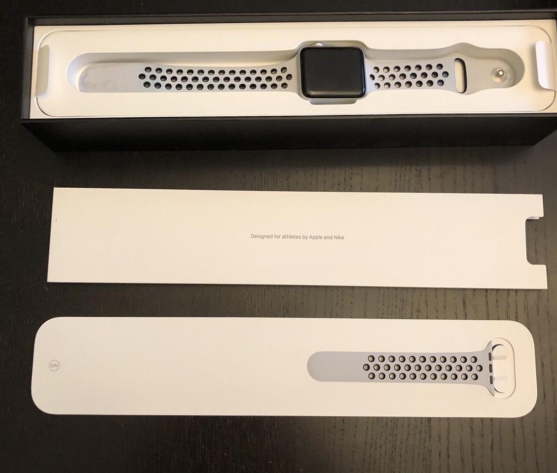 42mm-Space-Gray-Aluminium-Case-with-Black-Pure-Pla