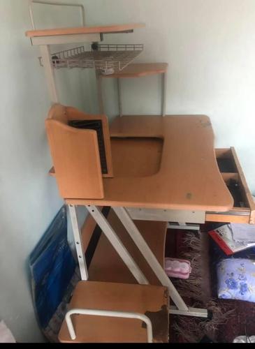 میز کامپیوتر ۲۰۰۰ افغانی