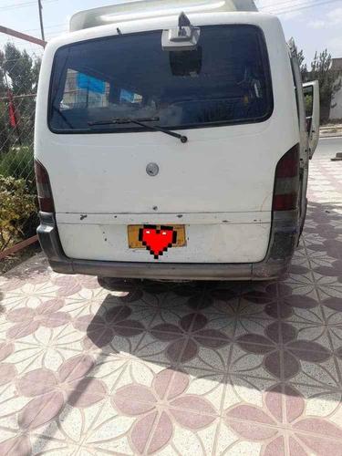 یک عراده موتر نوع مرسیدیس فروشی