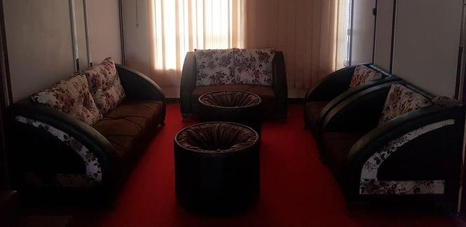 یک سیت کوچ 7نفره کاملا جدید همراه با میز اش 0729795600