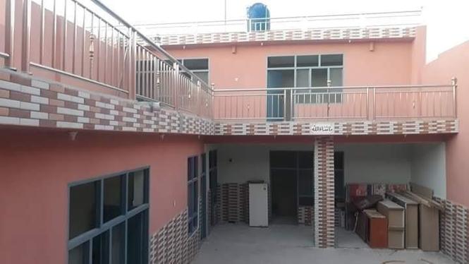 دوه کورونه بغل پر بغل، هر کور 6 خوني لري، هر کور په 300m² کي