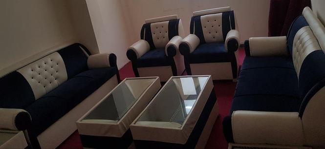 یک سیت کوچ 10نفره کاملا" ثابت در حد نو همراه با 4میز 0729795