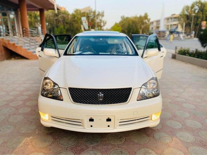Toyota Crown Atlete