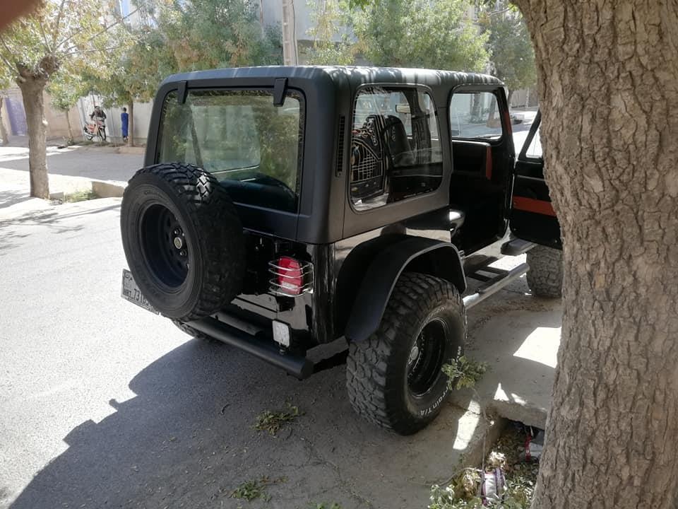 جیپ-آمریکایی-کمک-دار