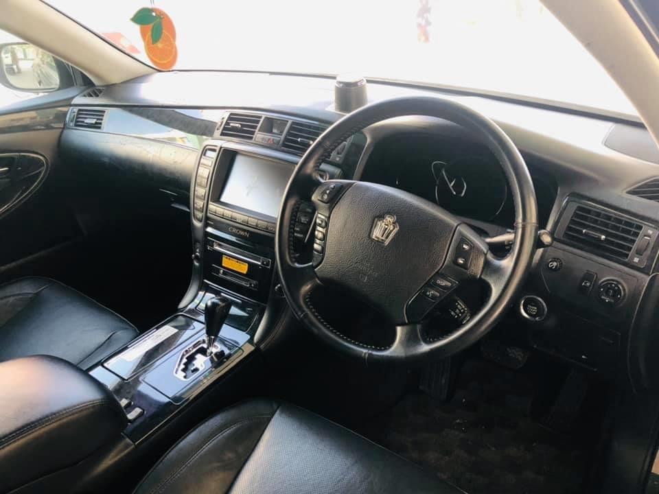 Toyota-Crown-Atlete