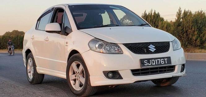 سوزاکی sx4 بدون کات ثابت وتمیز