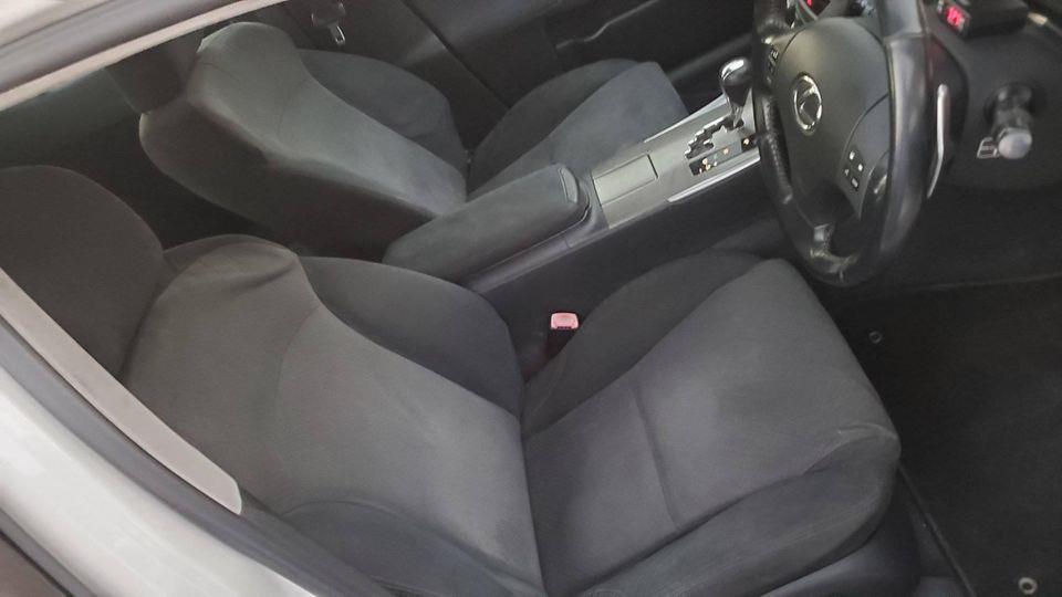 LEXUS