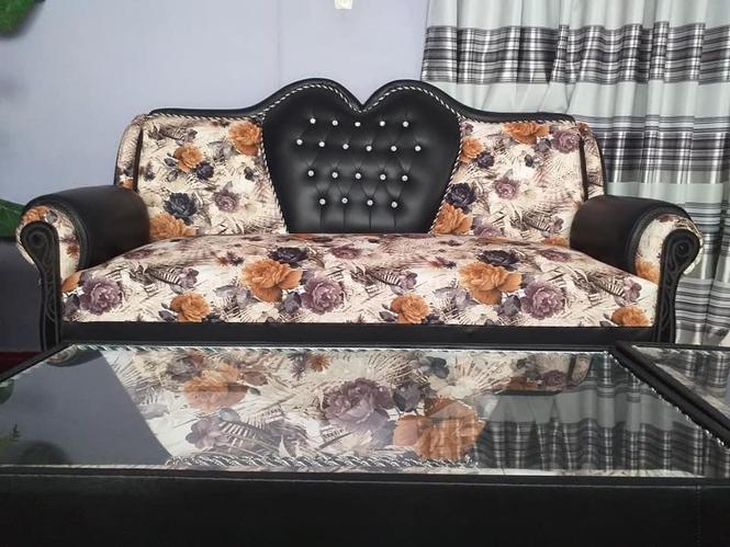 یک سیت کوچ هفت نفره همراه سه میز کامل جدید 0780 633 763