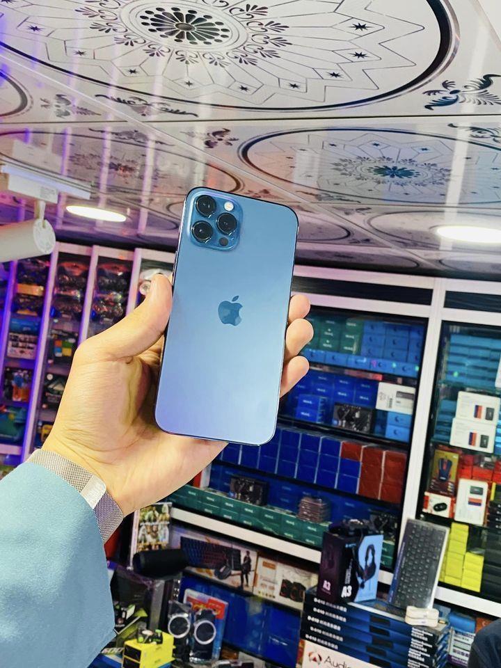 I-phoNe-12-Pro-max-Blue