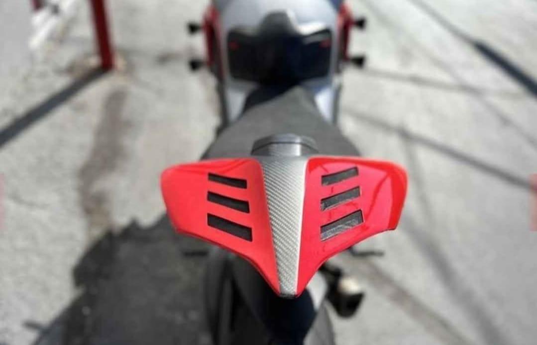 2020-Ducati-street-firter-V4S
