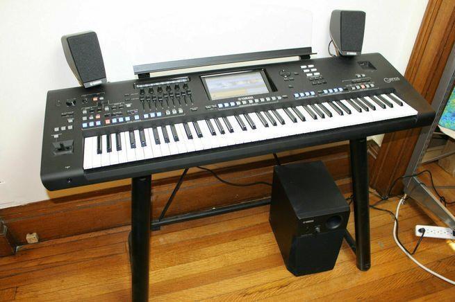 For sell Yamaha Tyros 5 Keyboard/Playstation 4 50
