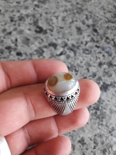 انگشتر باباغوری دو چشم. رکاب دست ساز نقره اش عیار ۹۲۵
