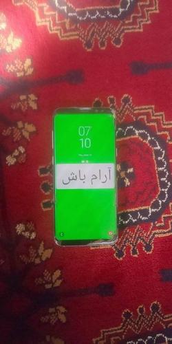 s8+ گلسش میده است تا تبدیل نشود قابل استفاده نیست قیمتش ۳۰۰۰