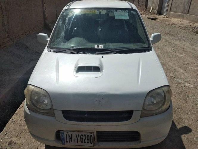 K Suzuki کی سوزکی پل وایت رنگ د خرس لپاره دیر ثابت په ماشین