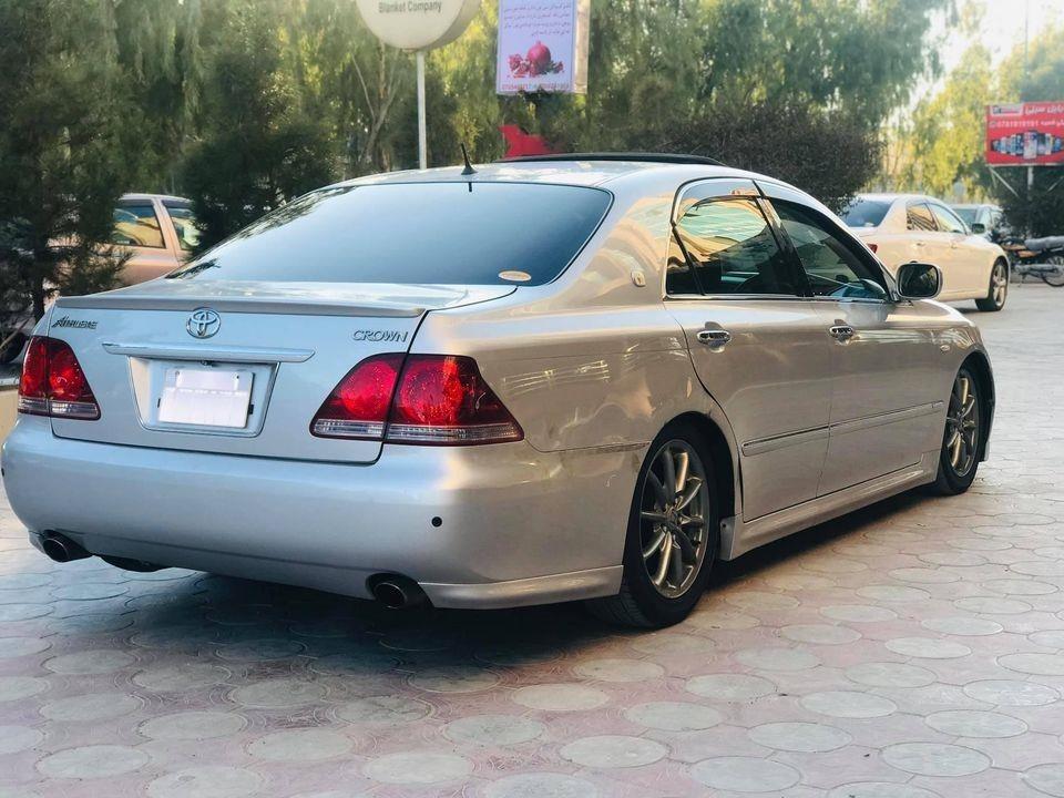 Toyota-Crown-Atlete