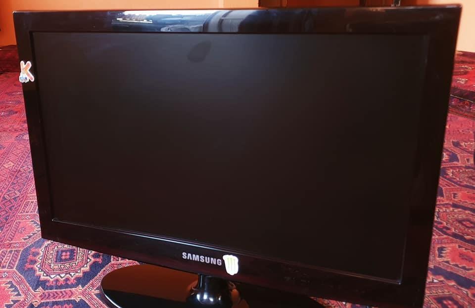 SAMSUNG-22-INCHES
