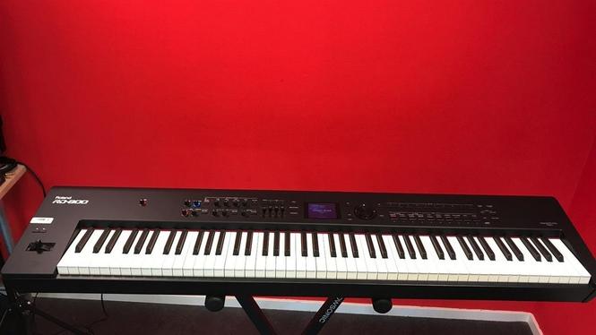 Roland Fantom FA-06 Music Synthesizer Workstation