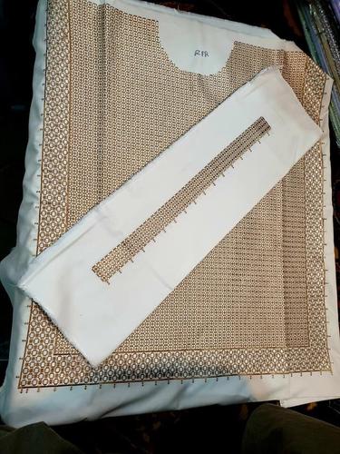 لاسی چارکونجه غاړه په کریمی رنګ کی باډری غاړه قیمت 13000 اف