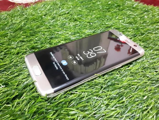 Galaxy s7 edge 1 sim very new used of america 0786256975