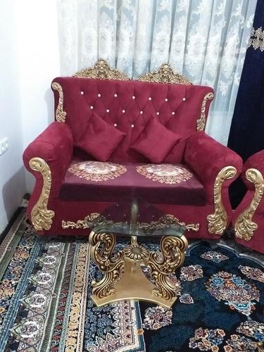 یک ست کوچ طرح سلطنتی هفت نفره همراه سه دانه میز کامل نو با ک