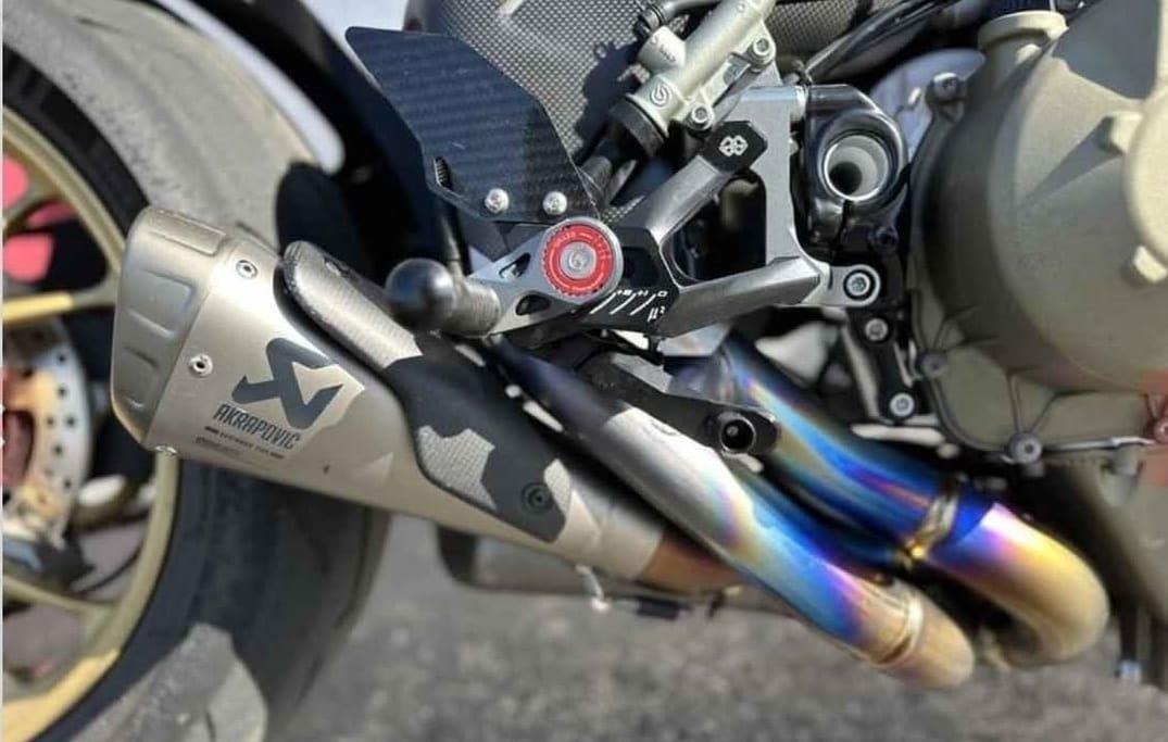 2020-Ducati-street-firter-V4S