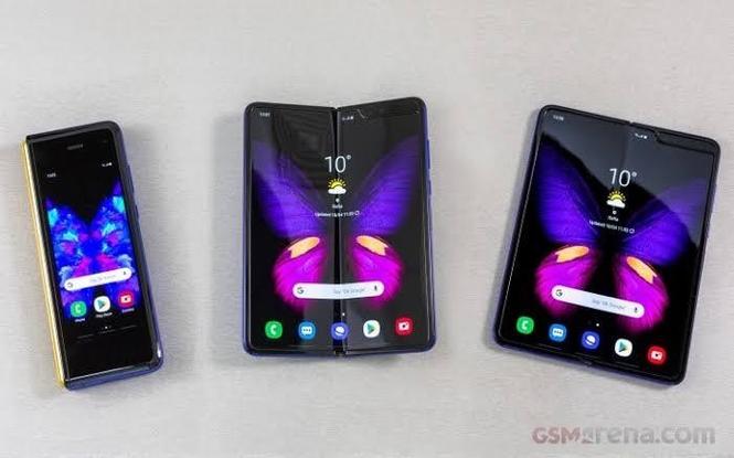 Samsung galaxy fold. RAM 12GB. ROM 512GB
