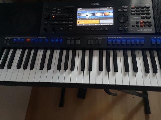 Yamaha PSR-SX900 Digital Workstation 61-Key Organ Initial To