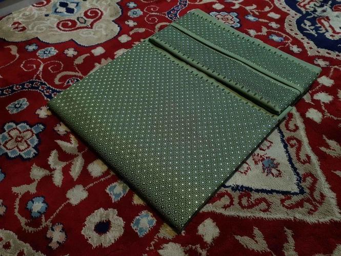 ښایسته نخشه اوښایسته رنک لاسی غاړه راغلی ده