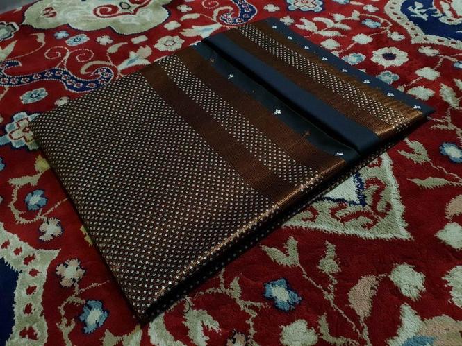 ښایسته خامک اوښایسته نخشه اوښایسته رنک توره غاړه راغلی ده اص